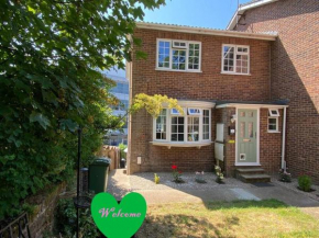 Redhill Town Centre 3 bed House near Gatwick Airport, easy commute to London